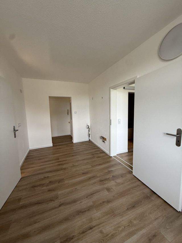 Renovierte helle 3 Raum Wohnung ab sofort zu vermieten - Foto 4