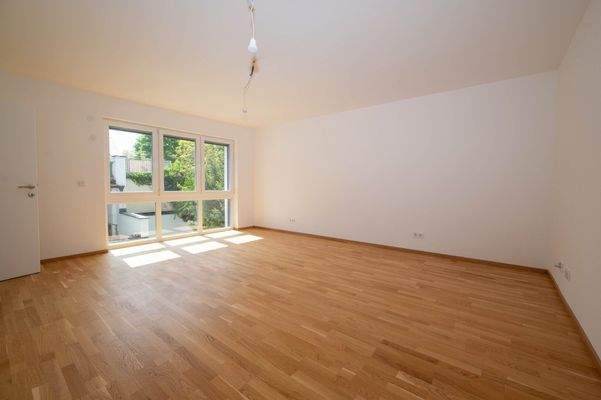 Wohn-/Esszimmer mit offener Küche