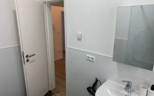 11 Wohnen auf Zeit in Stuttgart Obertürkheim Wohnung 2.jpeg