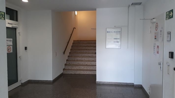 Haupteingang/Treppenhaus.jpg