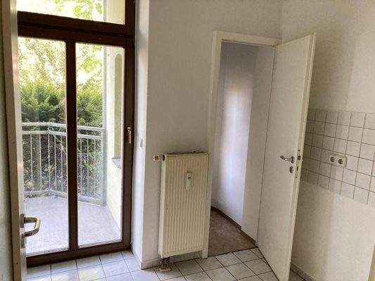 Küche mit Zugang zu Balkon, Abstellraum