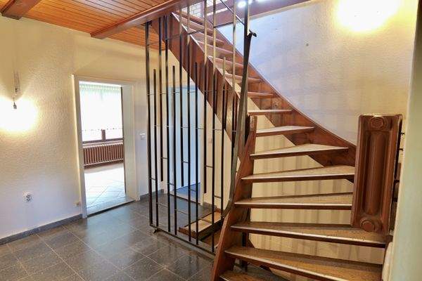 Treppe zum Atelier und Keller