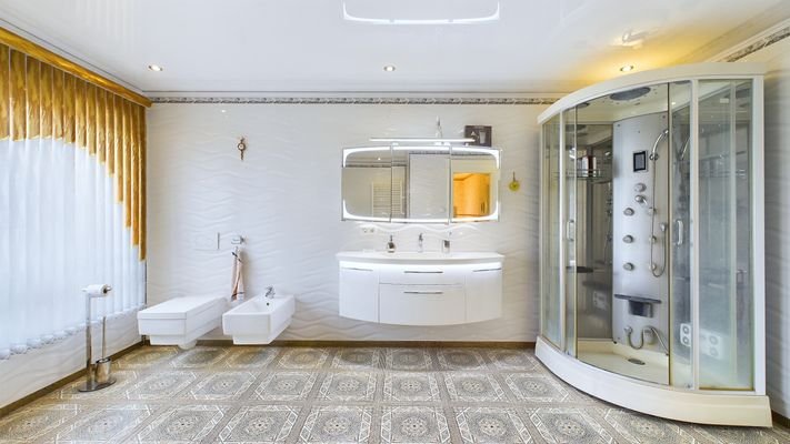 Badezimmer im Obergeschoss