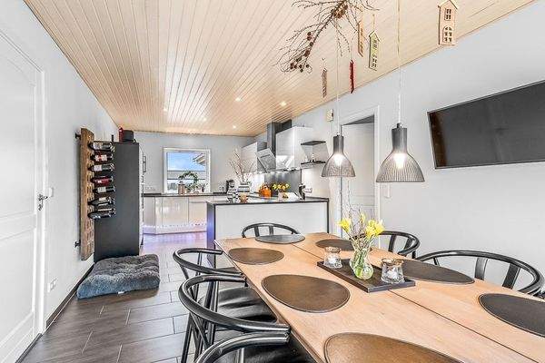 Essbereich mit offener Küche