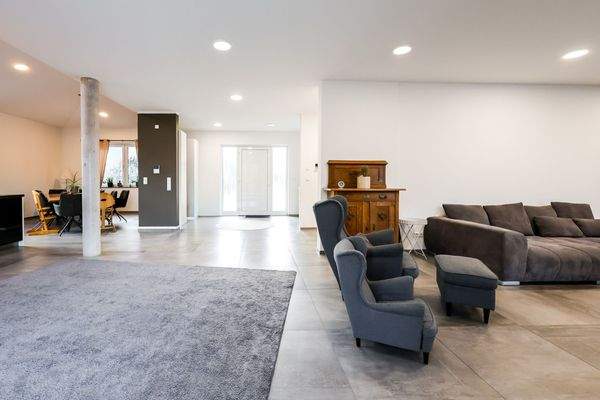 Wohnzimmer mit Eingangsbereich