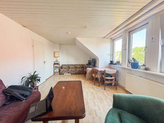 6 Wohnzimmer