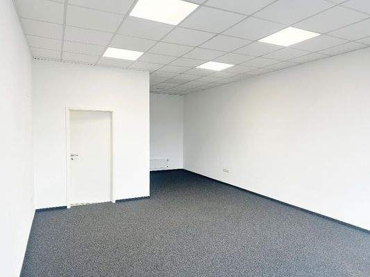 Geschäftsfläche mit Blick Richtung Küchenbereich