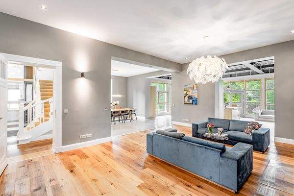 Großzügiges Wohnen mit Blick zum Essbereich