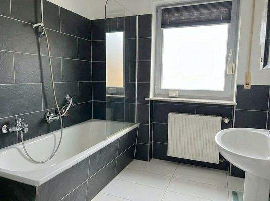 Blumenauer-(c) - Bad (KI-Verbessert)