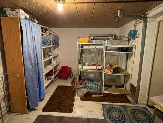 UG-Keller mit Öltanks