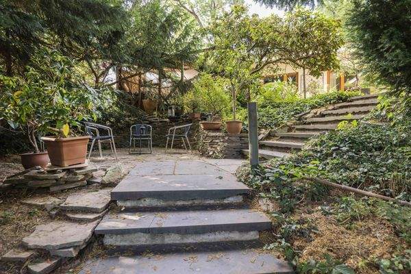 Zugang in den Garten mit Sitzecke!