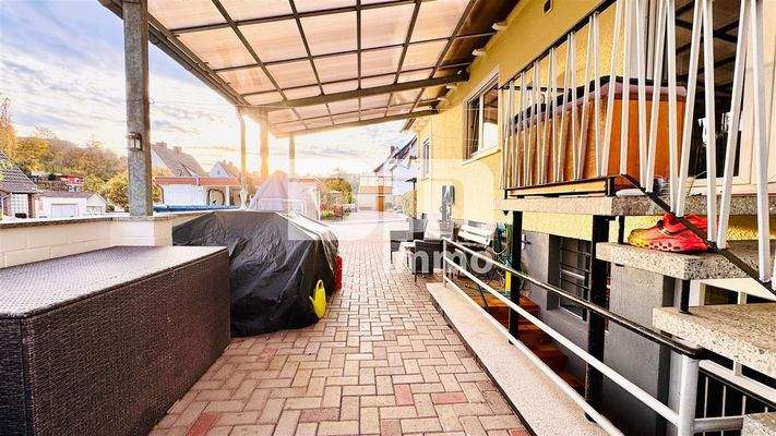 Terrasse / Stahlüberdachung