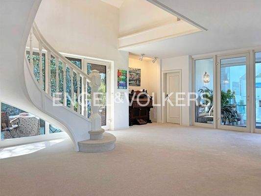 Eingangsbereich mit Aufgang zum Obergeschoss