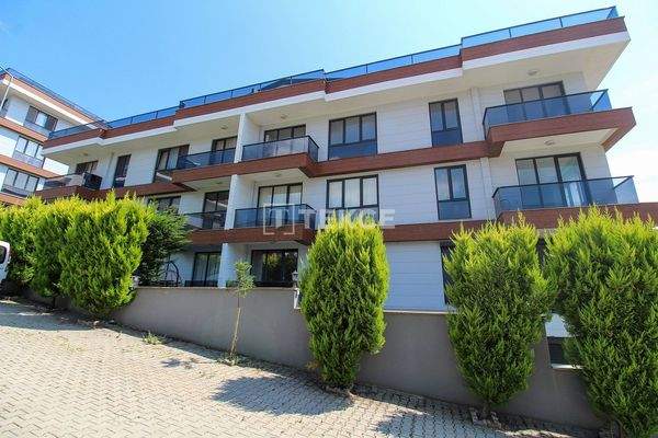 Furnished Apartment in a Complex with Pool in Yalova Çınarcık