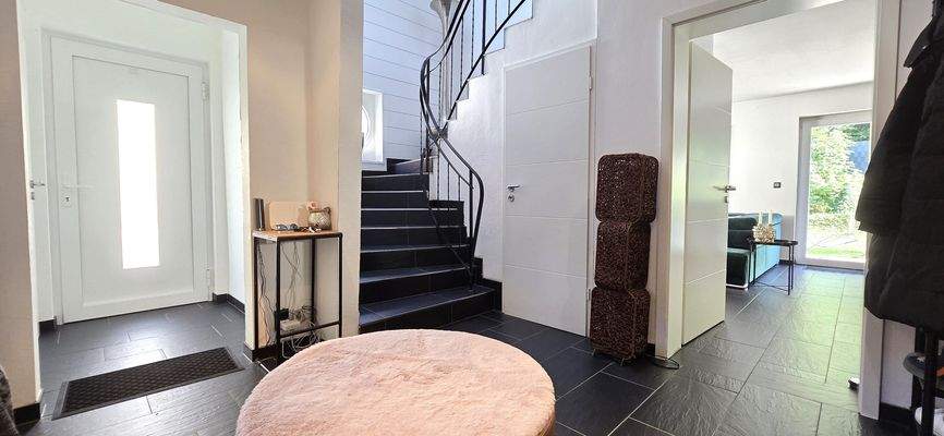 EG, Eingangsbereich mit Sicht zur Haustür