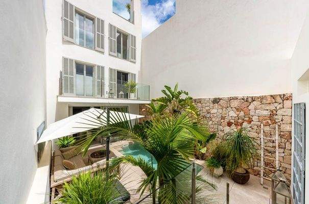 5162_03_Pool_Hausansicht