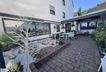 Terrasse und Hof
