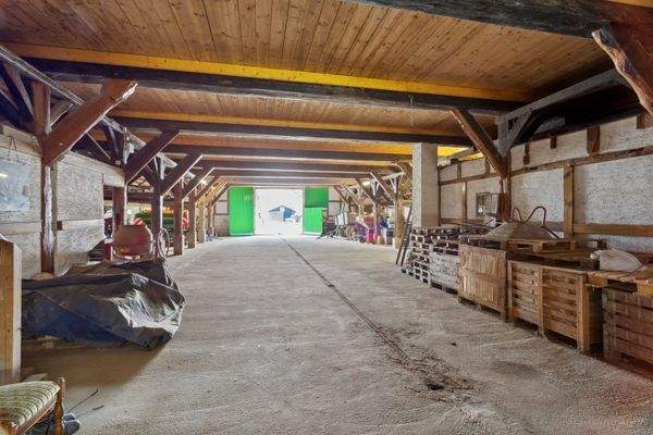 Blick in die große, ausbaufähige Halle