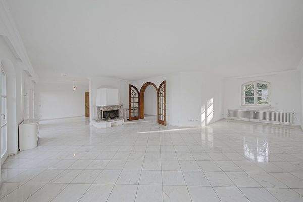 mit Bibliothek auf der rechten Seite