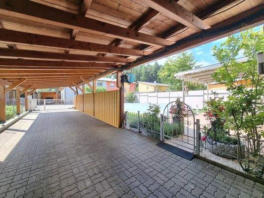 Einfahrt Carport