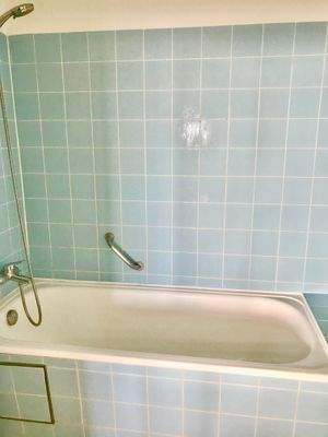 Badewanne mit Dusche