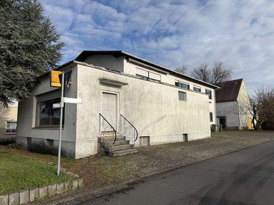 Schaufenster und zweiter Eingang 