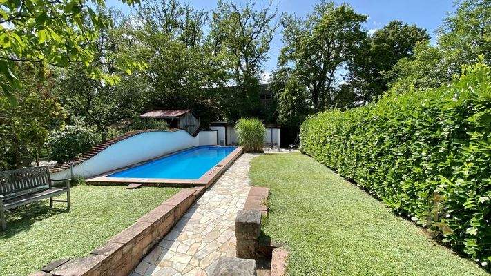 Pool + Gartenansicht