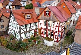 Blick auf die beiden Immobilien