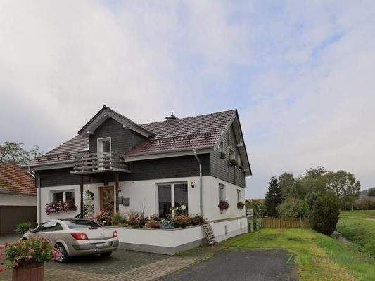 Außenansicht mit Balkon