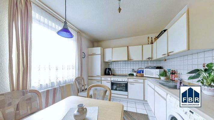 Küche mit Einbauküche