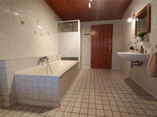 Badezimmer - virtually staged