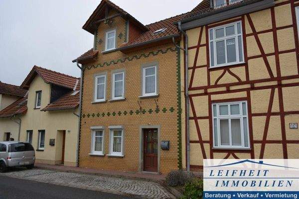 Vorder- und Seitenansicht