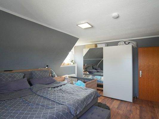 Eltenschlafzimmer mit Gaube