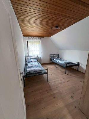 Schlafzimmer 2 - 1. OG.jpg