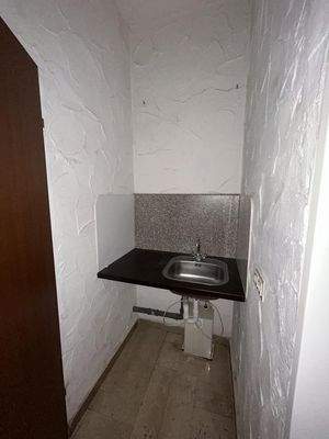 Waschbecken / Toilettenvorraum