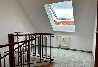 Galerie mit großem Dachflächenfenster