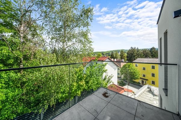 Balkon mit Aussicht ins Grüne