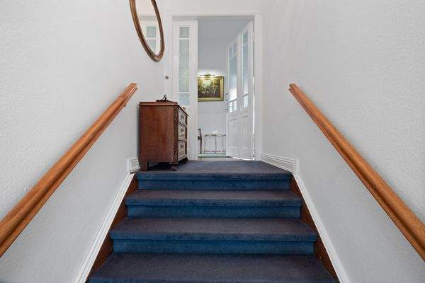 Stufen zum Hochparterre