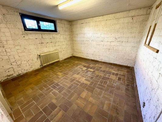 C4 Vorratsraum Souterrain.jpg