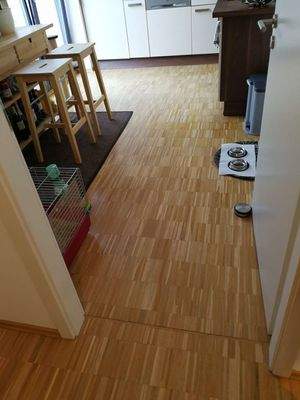 durchgehende verlegtes Parkett