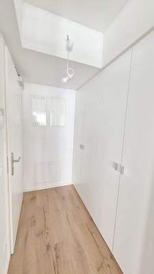 Flur mit Einbauschrank.jpg