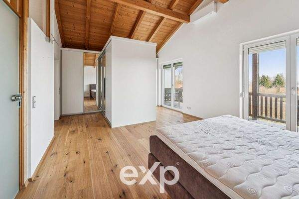 Schlafzimmer mit Ankleide OG