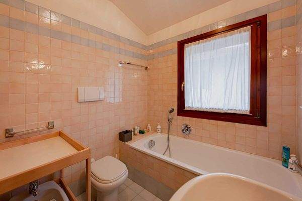 Eckhaus in Udine in der Via Grazzano