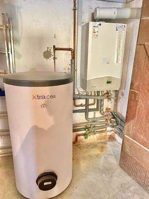 Gas-Zentralheizung mit Warmwasserspeicher 