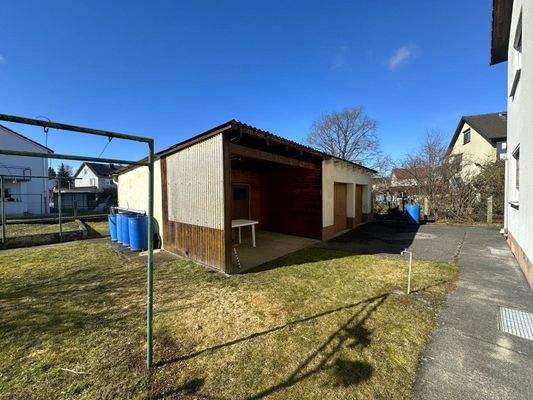 Doppelgarage mit Anbau