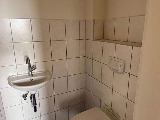 Kleines Badezimmer mit WC