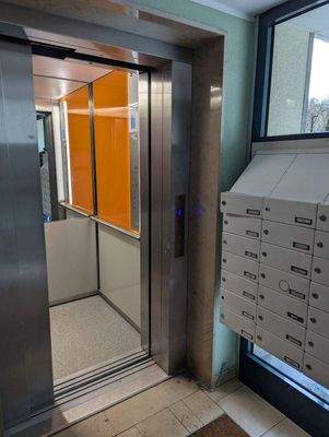 Aufzug offen.jpg