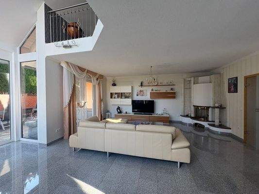 Wohnzimmer mit Kamin