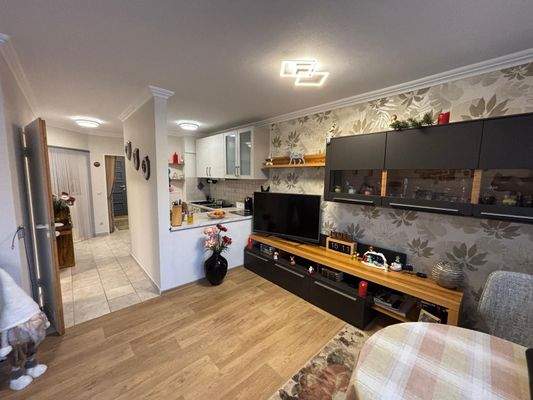 Blick vom Wohnzimmer zur Küche