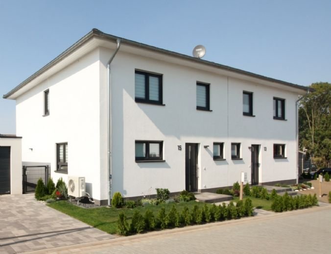 Doppelhaushälfte mit 305 m² Grundstück